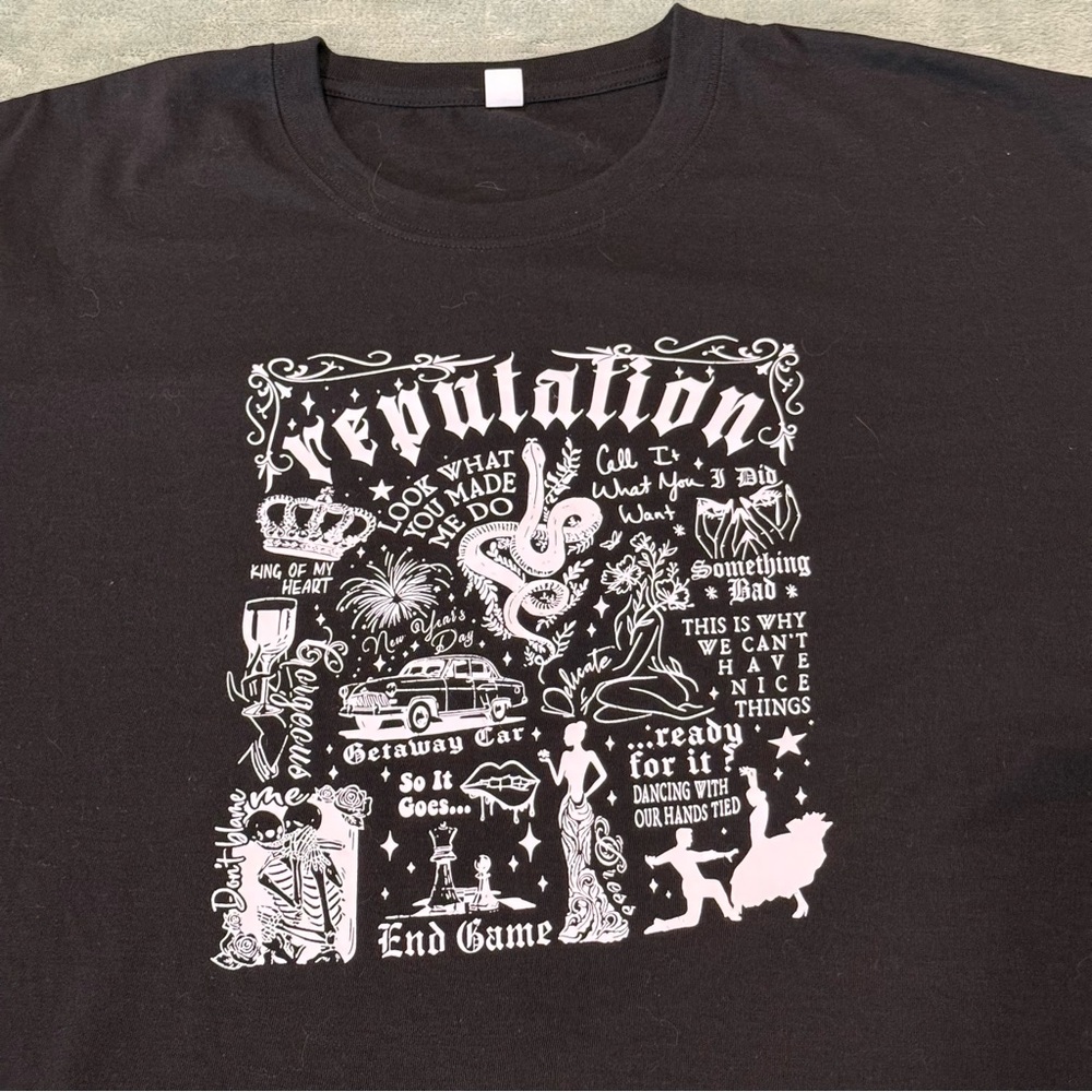 Taylor Swift Reputation Inspired Black Graphic T-Shirt XL Snake Print